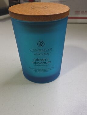 Chesapeake Bay Refresh + Rejuvenate Candle - Turquoise Blue with Wood Lid